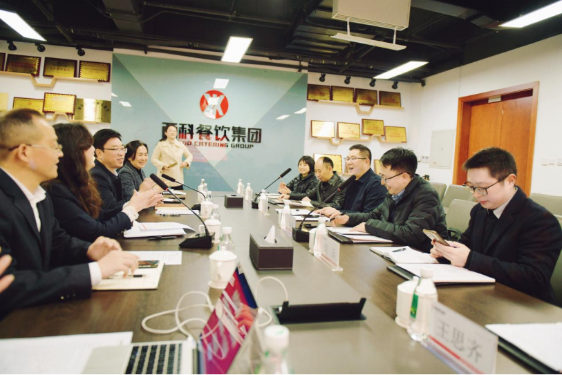 共筑协同育人平台，，，，开启校企相助新篇：西南科技大学经济治理学院副院长郭四代一行到平博餐饮集团交流座谈